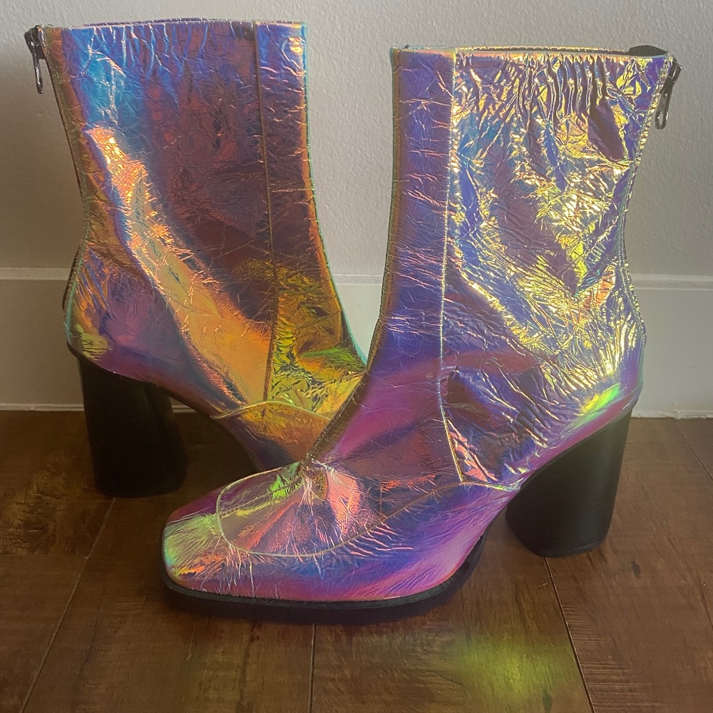 L’Intervalle Holographic Heeled Ankle Boots